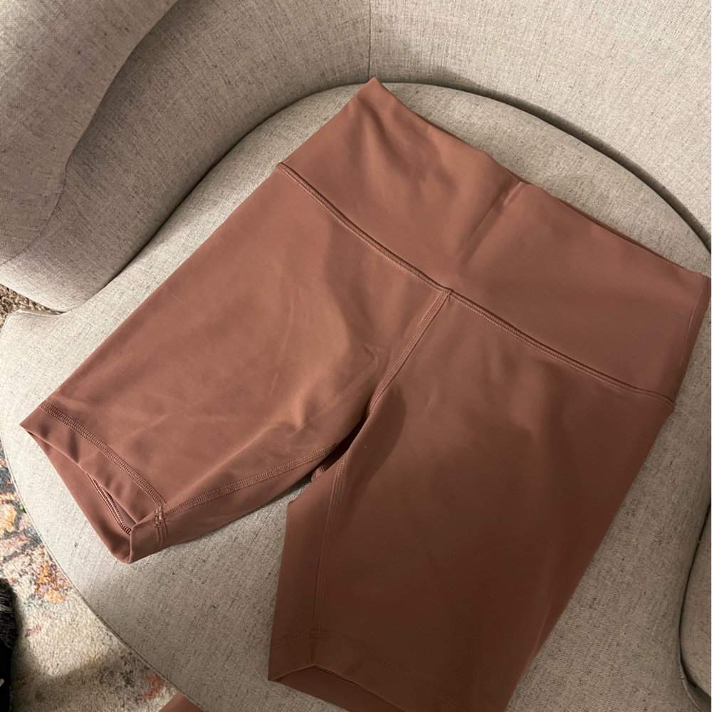 align shorts size 10